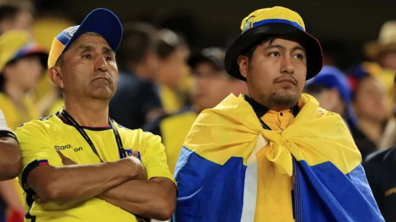 Ecuador fans look dejected