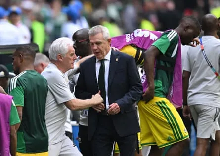 Javeir Aguirre shakes hands with Hugo Broos, head coach of South Africa