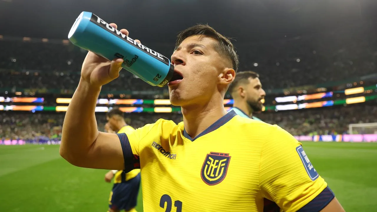 Mexico end World Cup knockout drought with last-32 win over Ecuador in Azteca cauldron