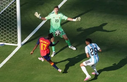 Spain’s Nico Williams heads the ball back from Argentina’s Emiliano Martinez and Nahuel Molina for teammate Ferran Torres to score their first goal