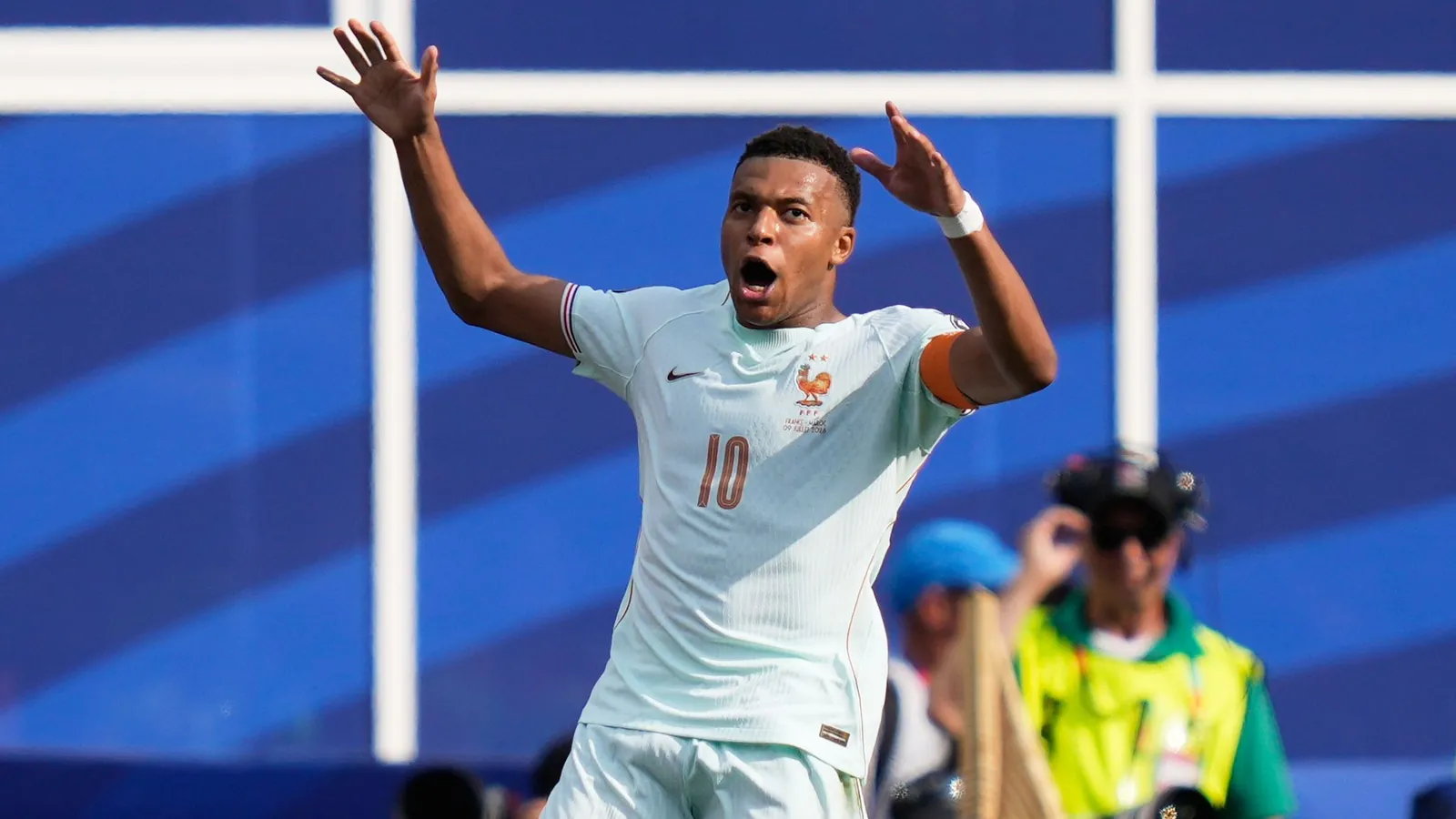 France's Kylian Mbappe (10) celebrates after scoring his side's opening goal during the World Cup quarterfinal soccer match between France and Morocco in Foxborough, Mass., near Boston, Thursday, July 9, 2026. (AP Photo/Charles Krupa)