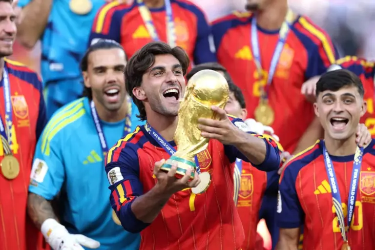 Transfer news: PSG sign Ferran Torres from Barcelona for about £43m