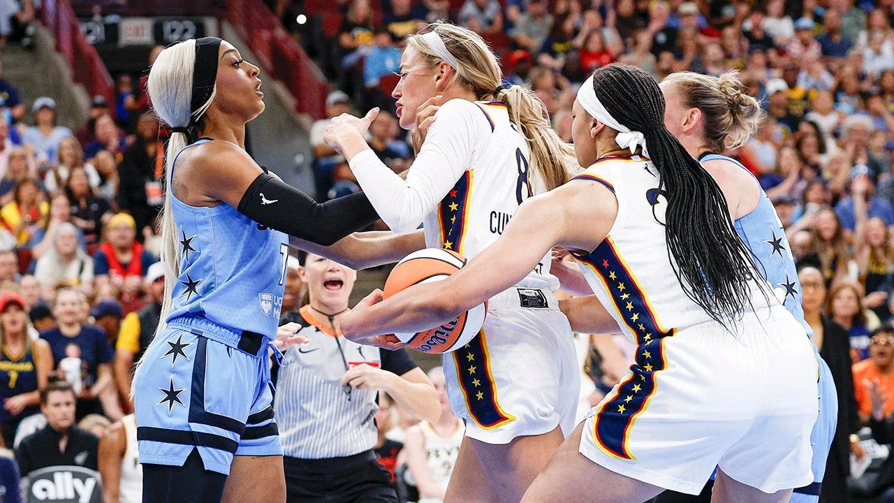 Sky's Carrington tossed after hard foul on Fever's Cunningham