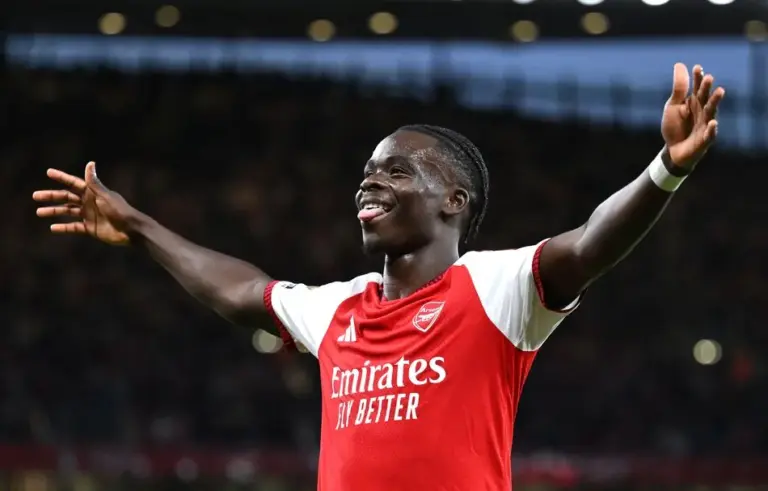 Arsenal sweep Coventry aside to start Premier League title defence in style