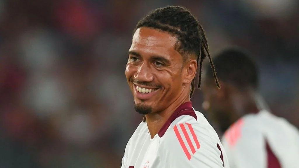 Unemployed former Man Utd star, 36, returns to UK in bid to find new club and admits football 'wasn't even plan D' - The Sun