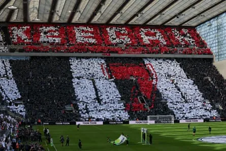 Newcastle and Liverpool fans pay tribute to Kevin Keegan