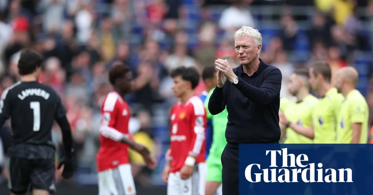 Everton 2-2 Man Utd: Ainsley Maitland-Niles scores outrageous stoppage-time equaliser to earn dramatic draw