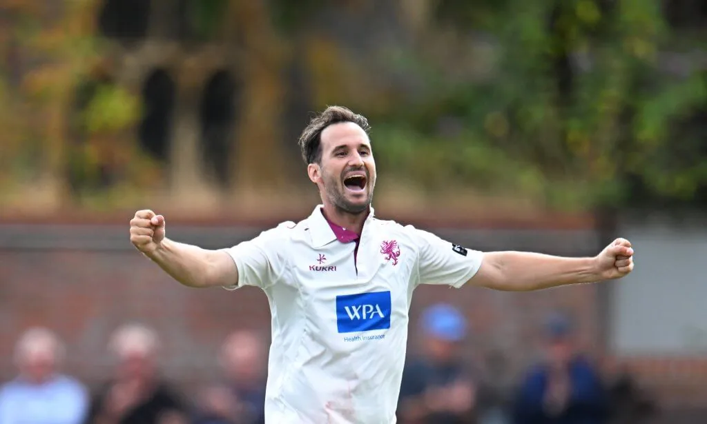 County Championship: Title-chasing Somerset struggle at Yorkshire