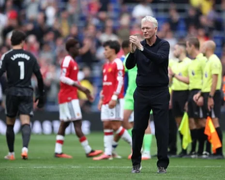 David Moyes applauds the supporters after Everton’s Premier League draw against Manchester United.